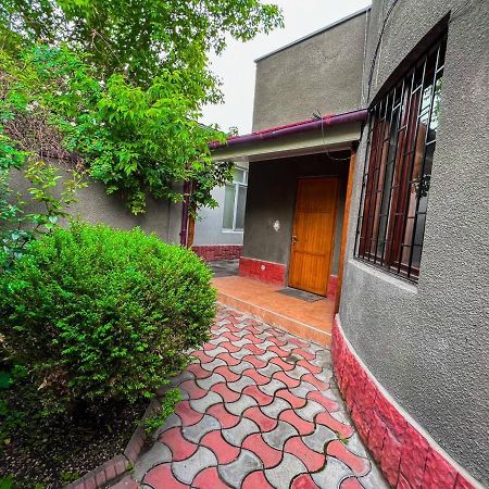 Ala-Bel Guesthouse Bishkek Exteriör bild