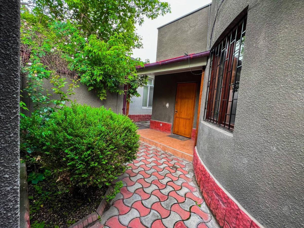 Ala-Bel Guesthouse Bishkek Exteriör bild